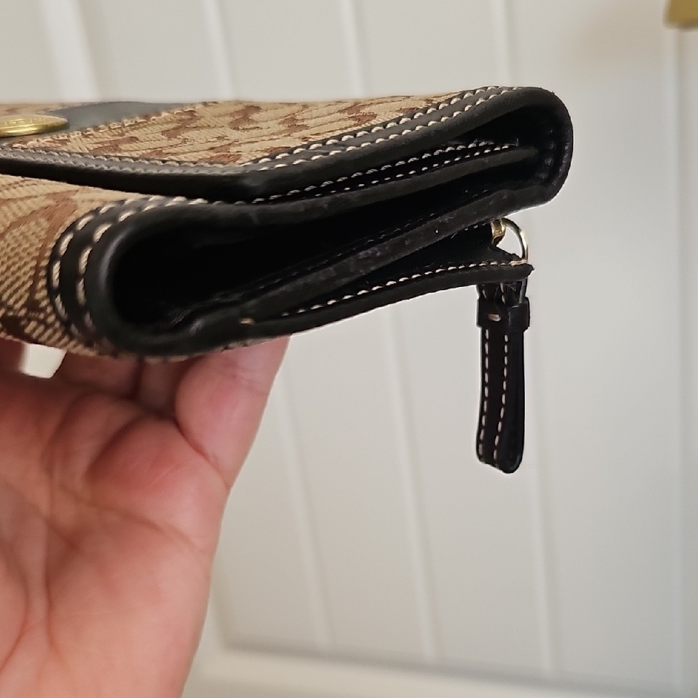 Coach Signature C Tri-Fold Walletv EUC - Picture 10 of 10